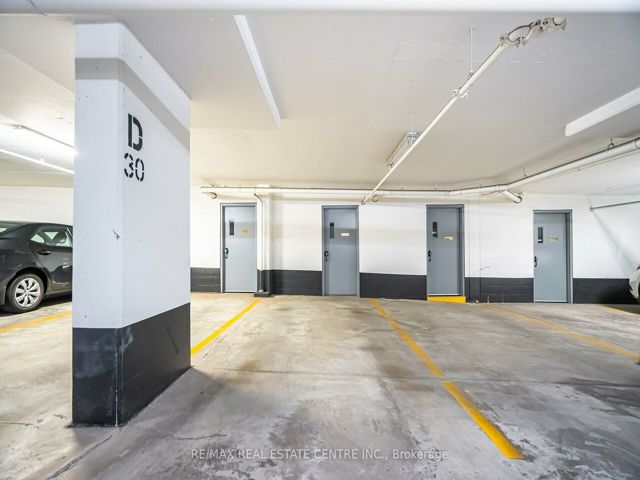 214 - 3018 Yonge St
