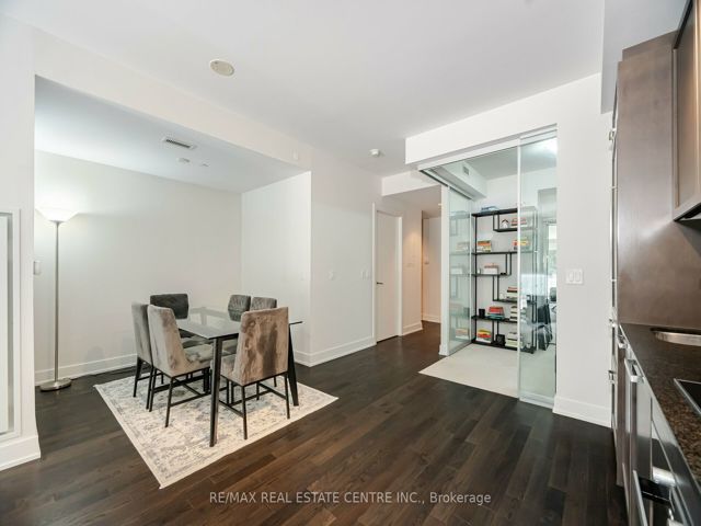 214 - 3018 Yonge St