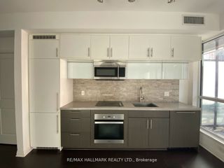 1204 - 8 Mercer St