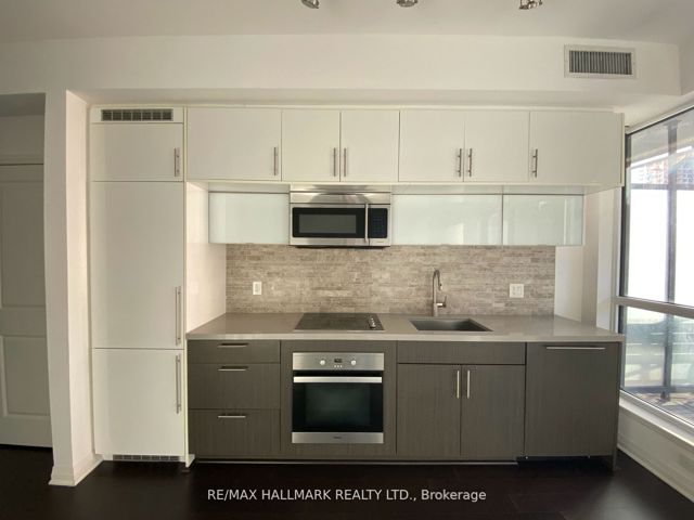 1204 - 8 Mercer St