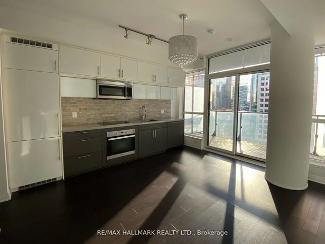 1204 - 8 Mercer St