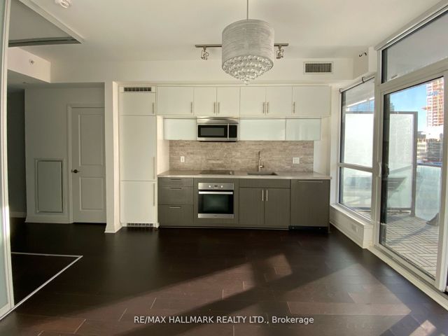1204 - 8 Mercer St