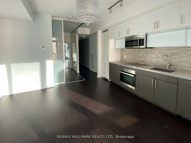 1204 - 8 Mercer St