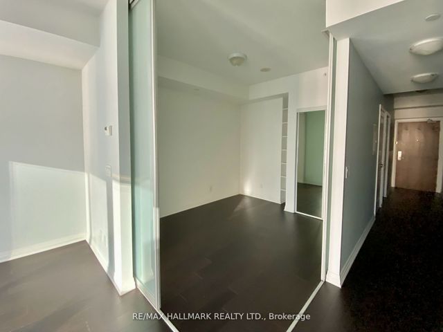 1204 - 8 Mercer St