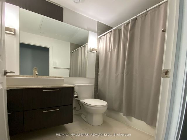 1204 - 8 Mercer St