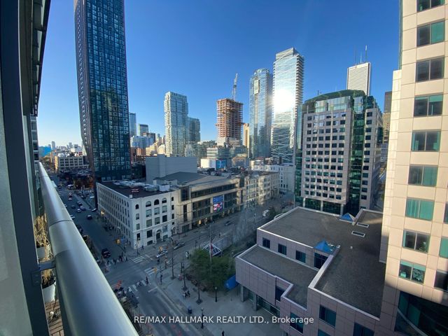 1204 - 8 Mercer St