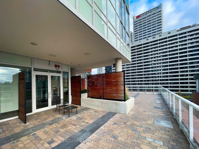 419 - 33 Helendale Ave