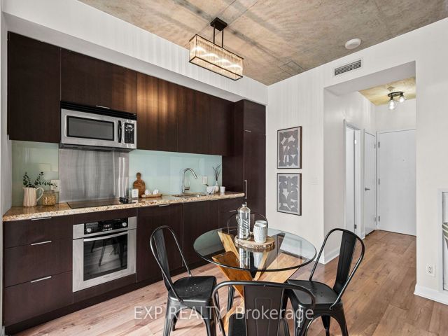 611 - 478 King St W