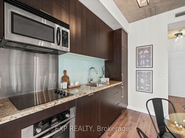 611 - 478 King St W