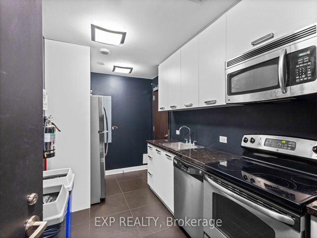611 - 478 King St W