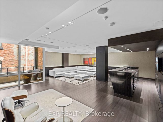 611 - 478 King St W
