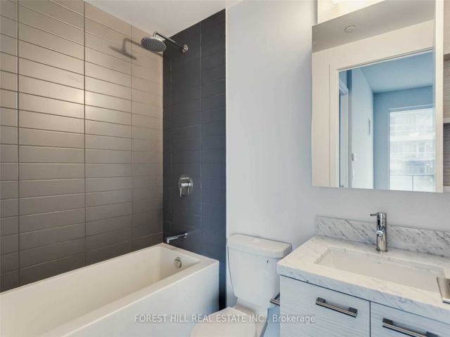 4605 - 2221 Yonge St