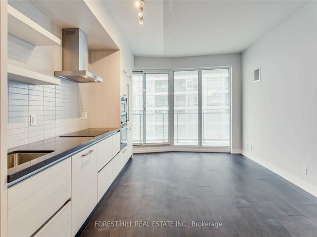 4605 - 2221 Yonge St