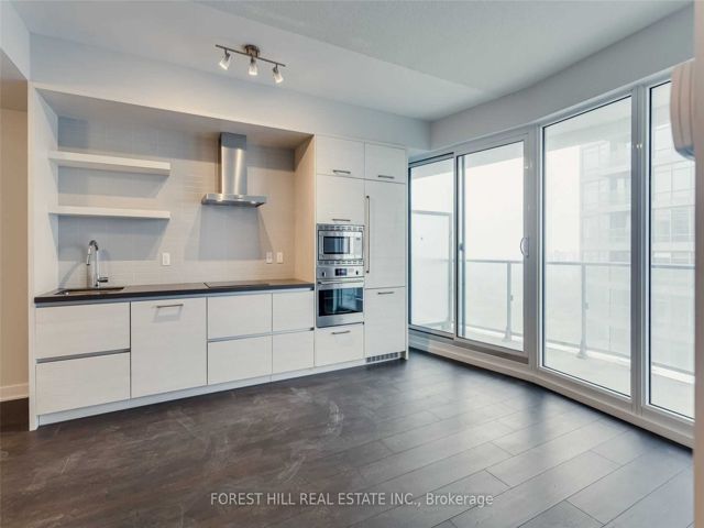 4605 - 2221 Yonge St
