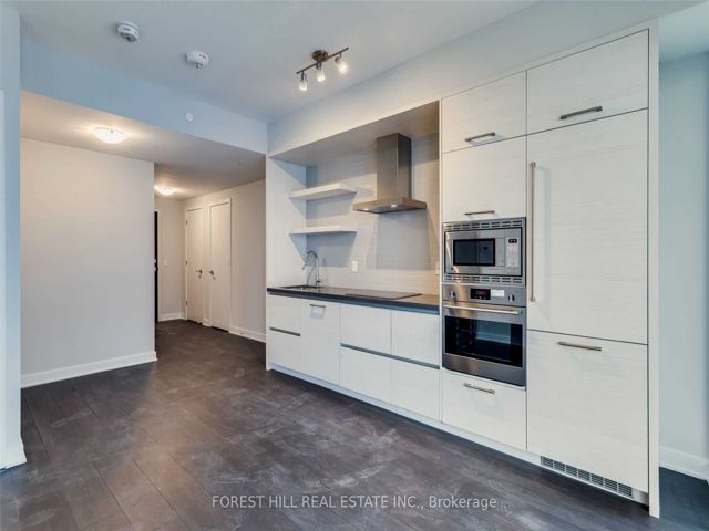 4605 - 2221 Yonge St
