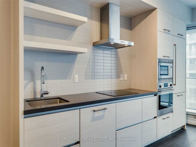 4605 - 2221 Yonge St