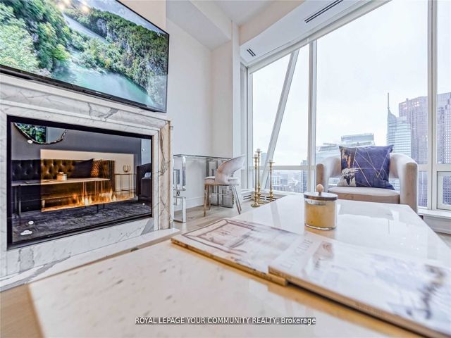 5207 - 180 University Ave