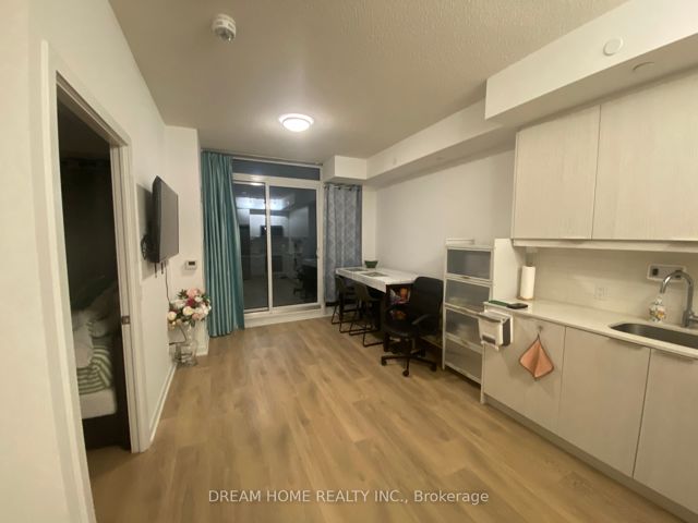 609 - 32 Forest Manor Rd