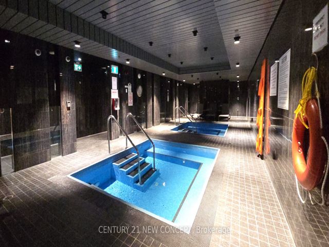 3602 - 2221 Yonge St