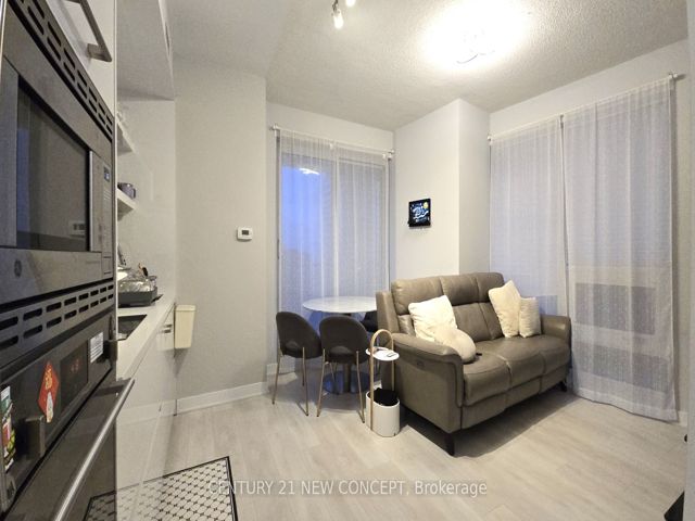 3602 - 2221 Yonge St