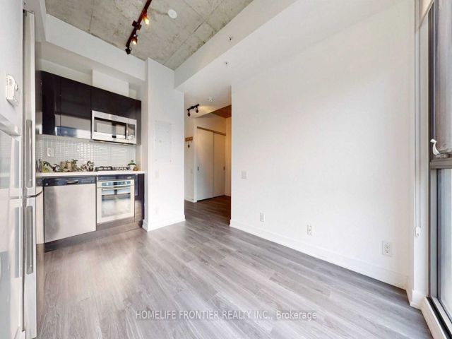 825 - 39 Brant St