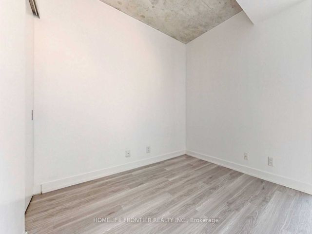 825 - 39 Brant St