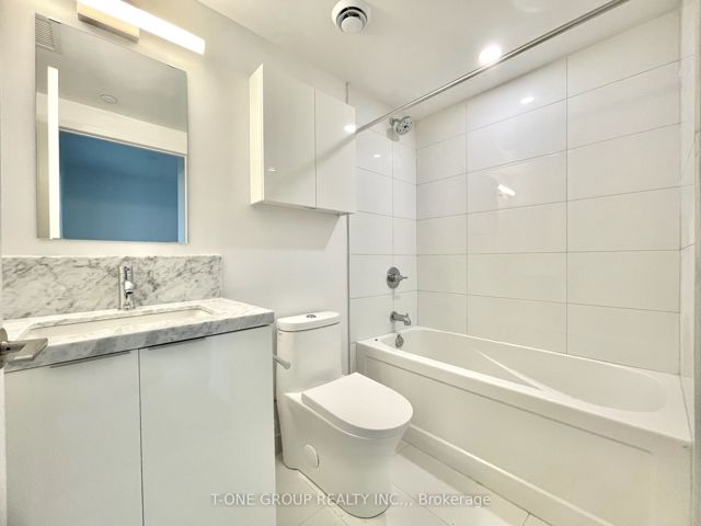 830 - 230 Simcoe St