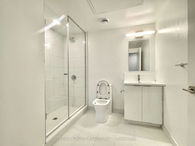830 - 230 Simcoe St