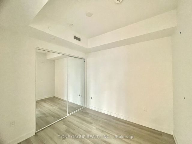 830 - 230 Simcoe St