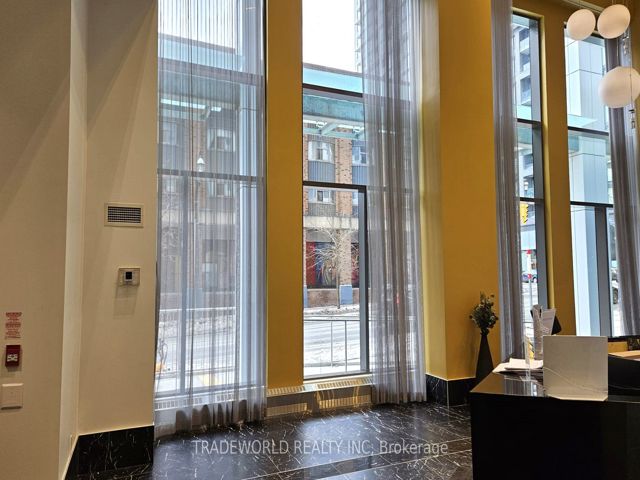 870W - 135 Lower Sherbourne St