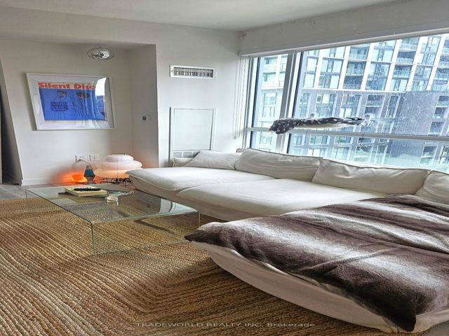 870W - 135 Lower Sherbourne St