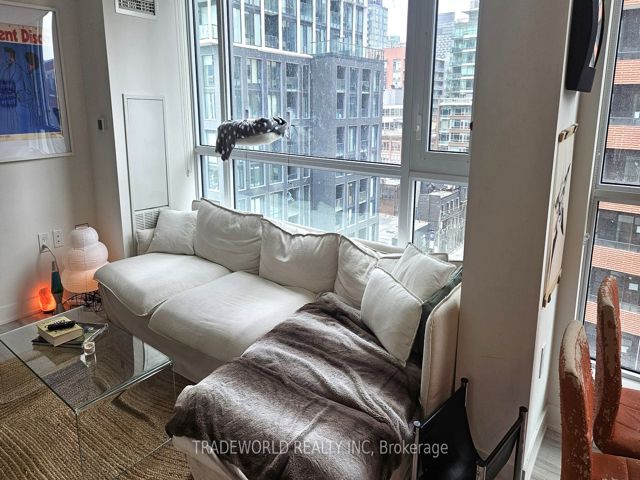870W - 135 Lower Sherbourne St