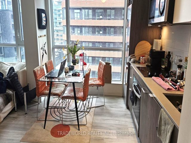 870W - 135 Lower Sherbourne St