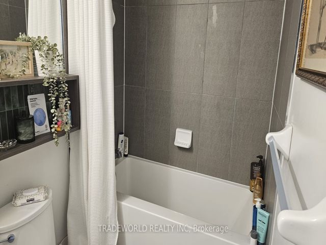 870W - 135 Lower Sherbourne St
