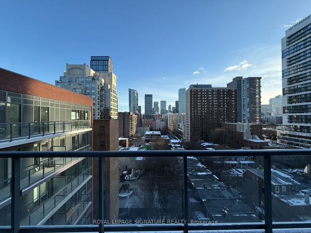 1002 - 308 Jarvis St