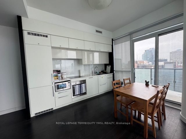 3008 - 15 Grenville St