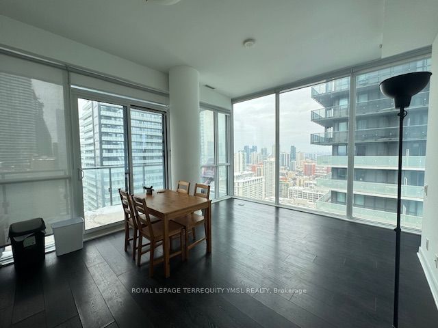 3008 - 15 Grenville St