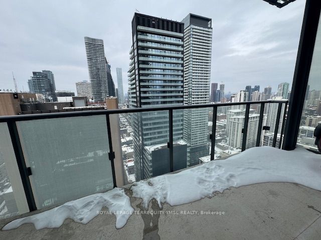 3008 - 15 Grenville St