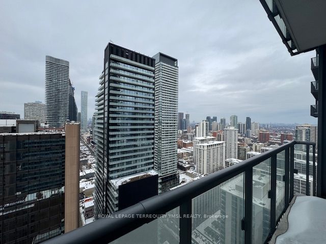 3008 - 15 Grenville St