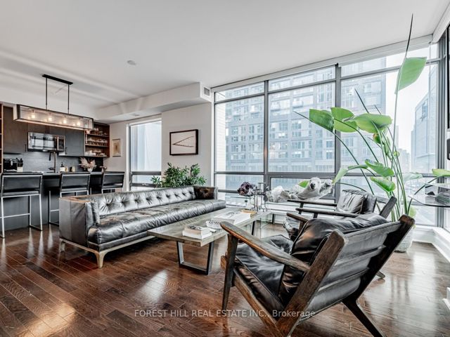 511 - 438 King St W