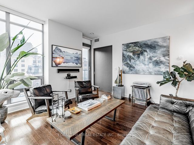 511 - 438 King St W