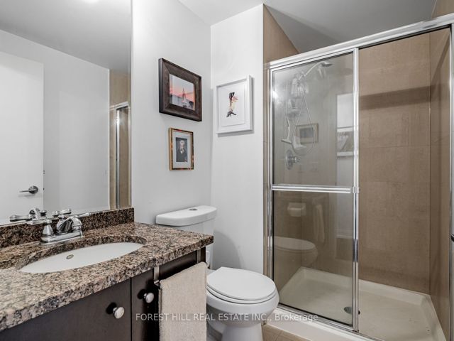 511 - 438 King St W