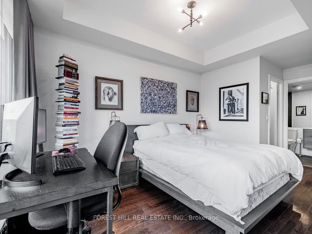511 - 438 King St W