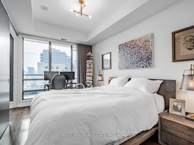 511 - 438 King St W