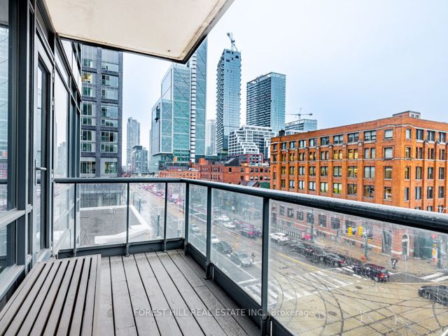 511 - 438 King St W