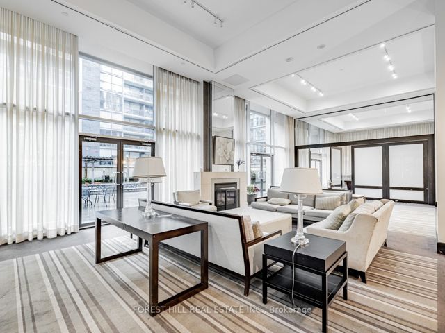 511 - 438 King St W