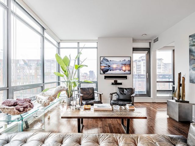 511 - 438 King St W