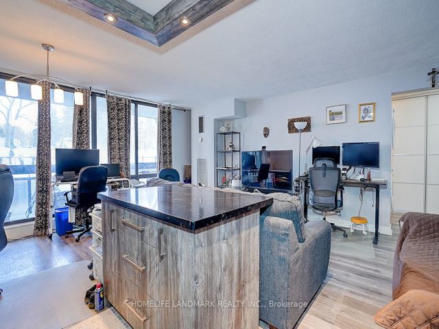 201 - 350 Seneca Hill Dr