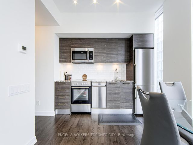 1104 - 28 Wellesley St E