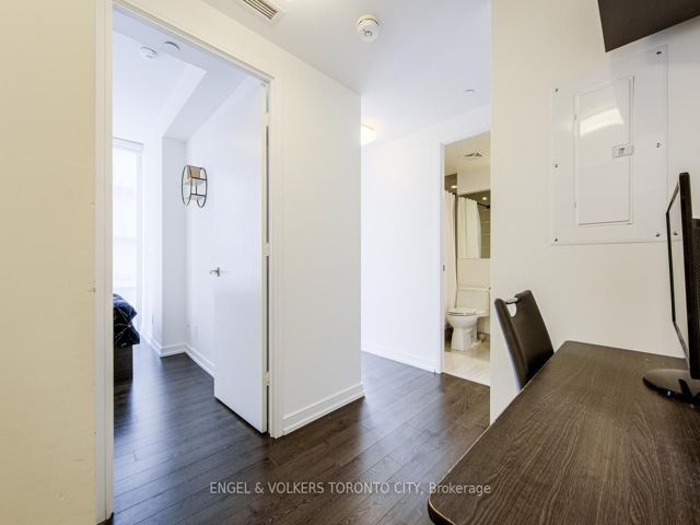 1104 - 28 Wellesley St E